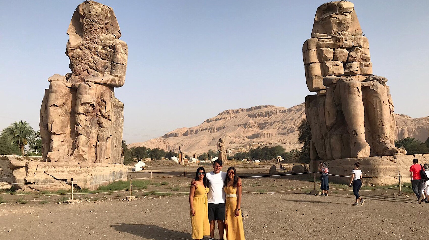 Colossi-of-memnon1